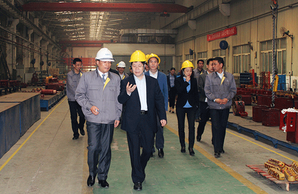 西安市委常委、常務副市長岳華峰蒞臨西瑪電機調研指導。
