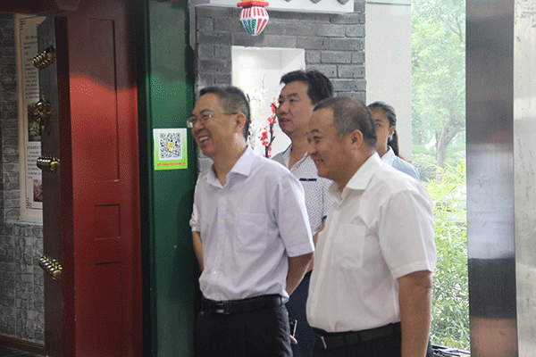 河南沁陽市委副書記薛勇帶領沁陽企業考察團來西瑪電機參觀訪問。
