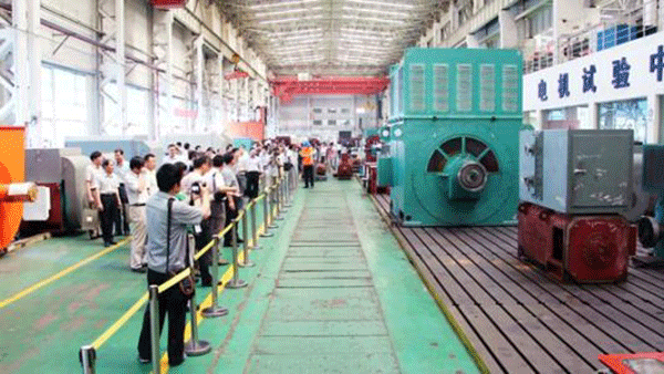 西安泰富西瑪電機成功開發YR系列4500KW大型廢鋼鐵破碎電機。